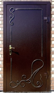 Дверь с кованым рисунком